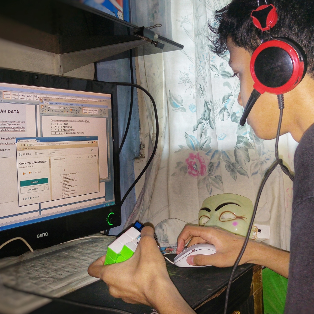 Masa SMP kelas 1 (kelas 7) di depan PC